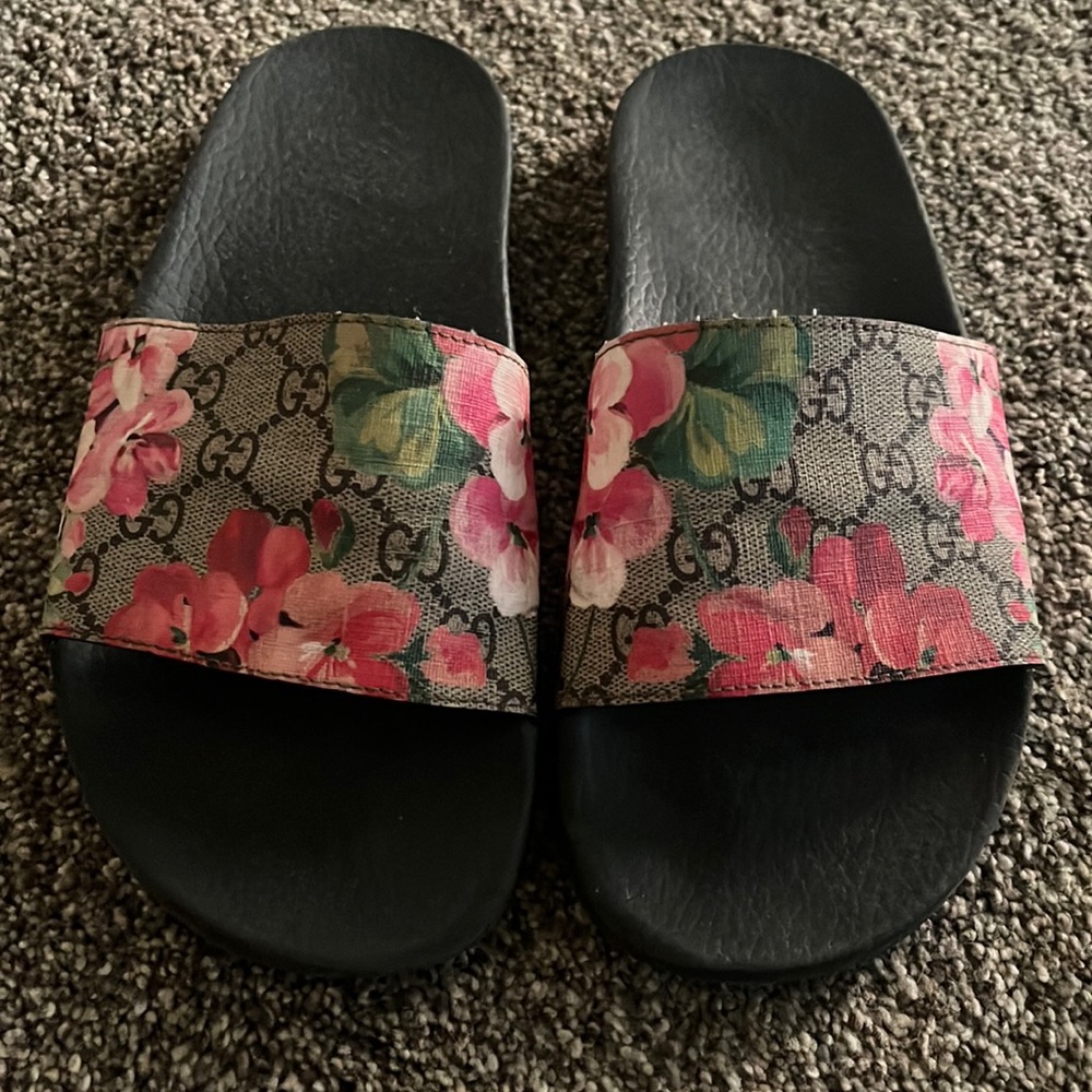 Gucci bloom slides
